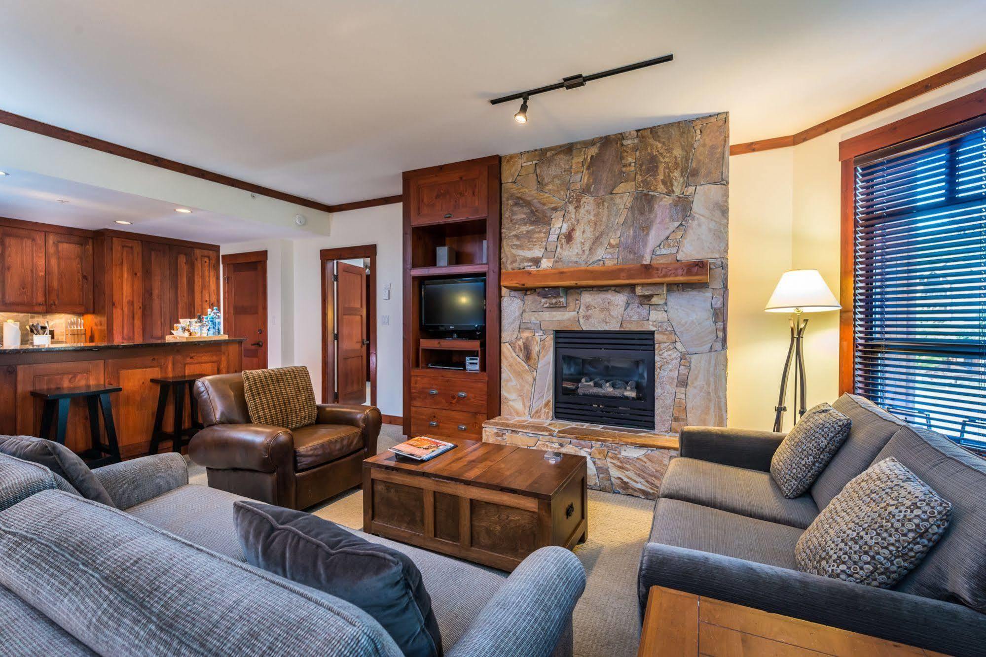 First Tracks Lodge Whistler Esterno foto