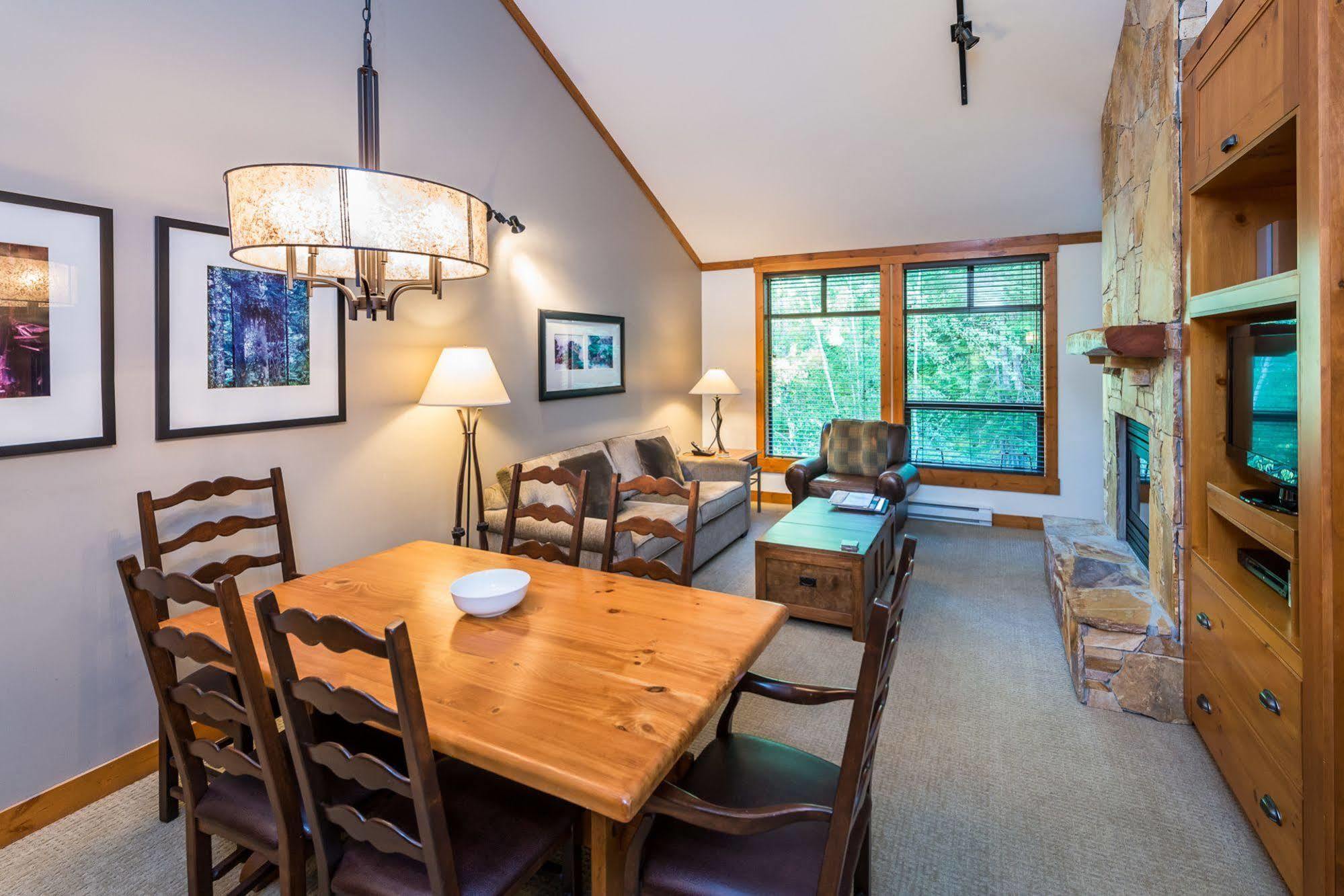 First Tracks Lodge Whistler Esterno foto