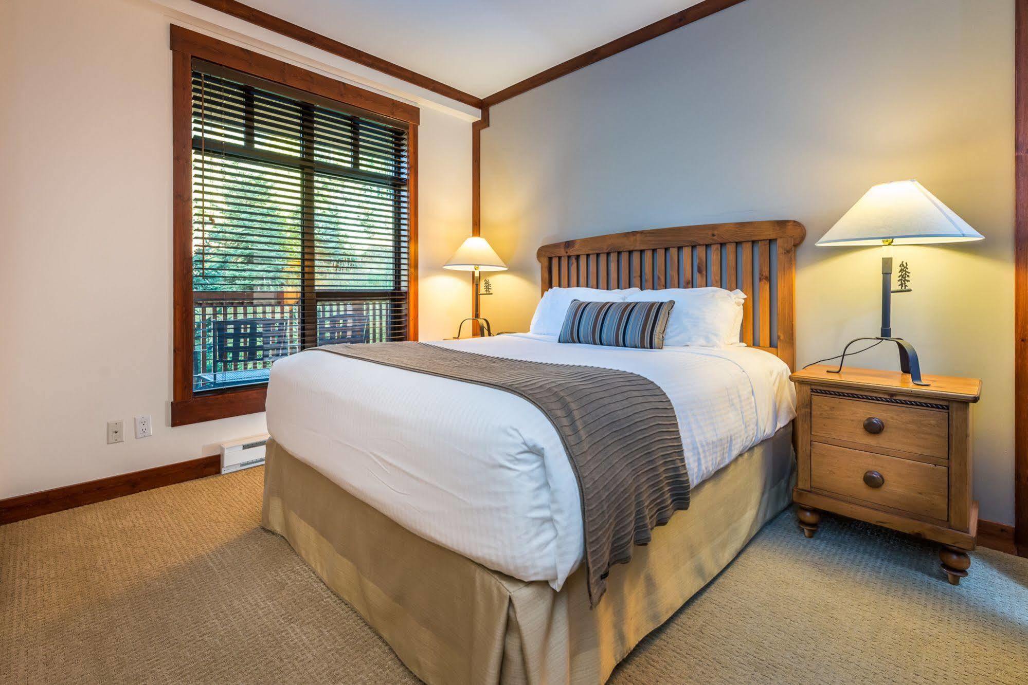 First Tracks Lodge Whistler Esterno foto